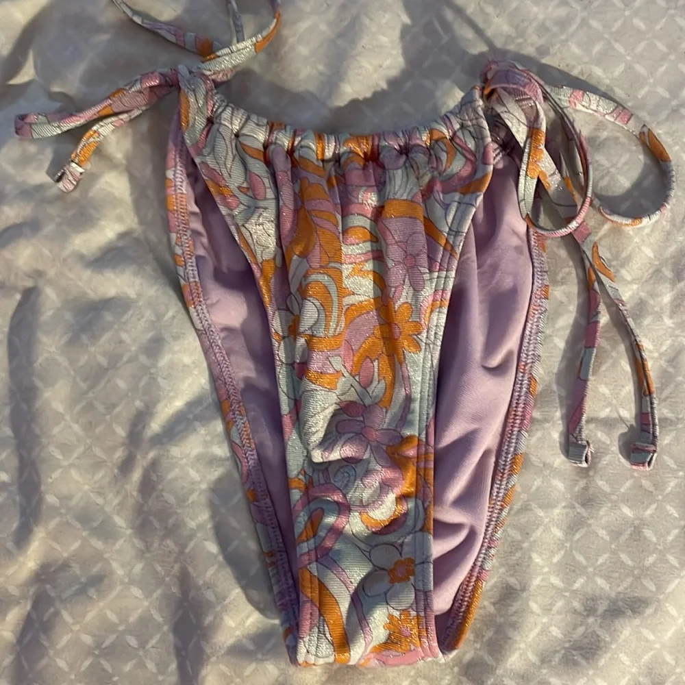 hollister bikini top and bottom - Picture 4 of 6